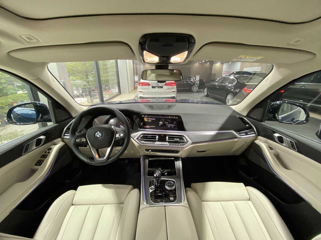 Ghế ngồi trên BMW X5 2023 được bọc da dày dặn cao cấp, cho cảm giác ngồi rất êm
