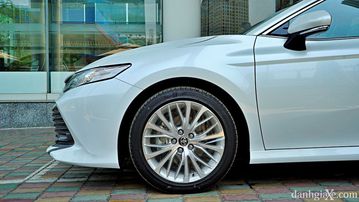 So sánh nhanh Toyota Camry 2020 và VinFast LUX A2.0 2020 12 toyota camry 2020 danhgiaxe 17 010102