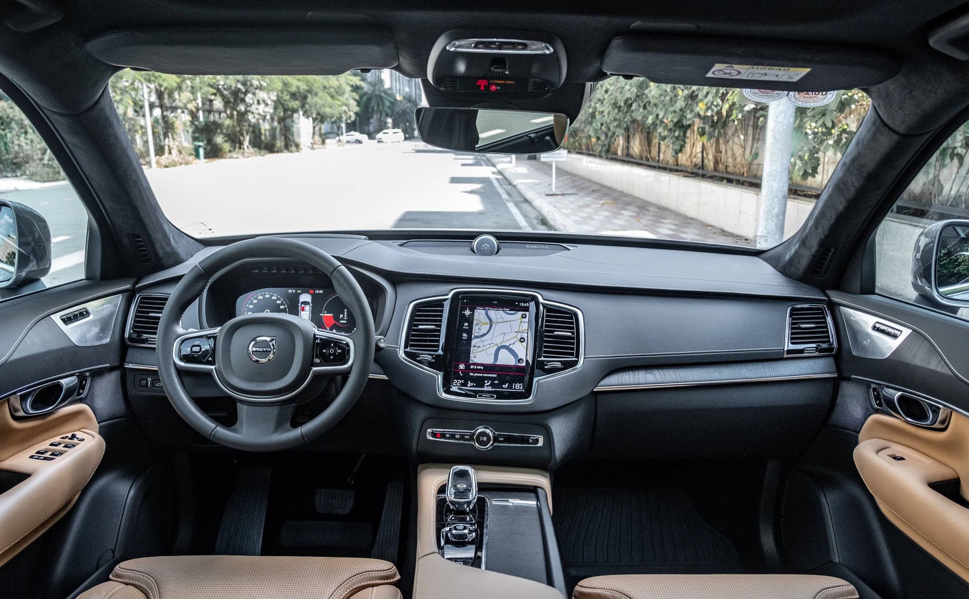 Sự sang trọng và đẳng cấp của Volvo XC90 2023 được thể hiện rõ nét qua các chi tiết bên trong xe