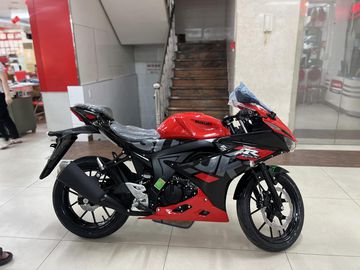 Suzuki GSX R150 2023 là mẫu sportbike sở hữu nhiều ưu điểm phù hợp với những biker mê xe côn tay