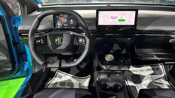 Khoang lái MG4 EV 2024 có thiết kế tối giản, đặc trưng các dòng xe điện