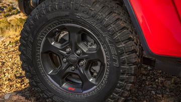 Mâm xe Jeep Gladiator 2023 cũng được thiết kế tối ưu cho khả năng vượt địa hình