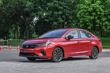
Honda City có kiểu dáng hiện đại, sử dụng hộp số CVT và không có cửa sổ trời
