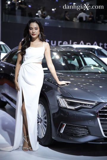 Bên cạnh những mẫu Việt...