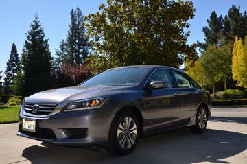 Accord 2014 sở hữu kiểu dáng mạnh mẽ đầy cuốn hút