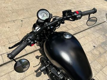 Bonneville Bobber sở hữu bình xăng 12L