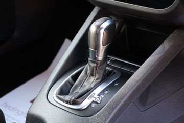 Khu vực cần số được thiết kế tối giản