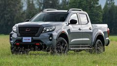 Nissan Navara 2021 ra dáng cơ bắp hơn