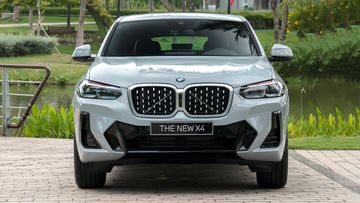 BMW X4 2023 có phần đầu xe hiện đại hơn khá nhiều so với phiên bản tiền nhiệm