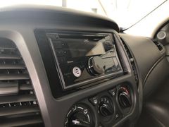 Đầu CD nguyên bản trên Mitsubishi Triton 2021