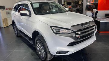 Isuzu MU-X 2023 có kích thước lớn