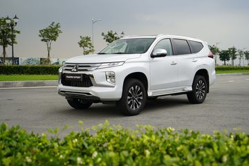 Mitsubishi Pajero Sport thuộc phân khúc xe SUV cao cấp