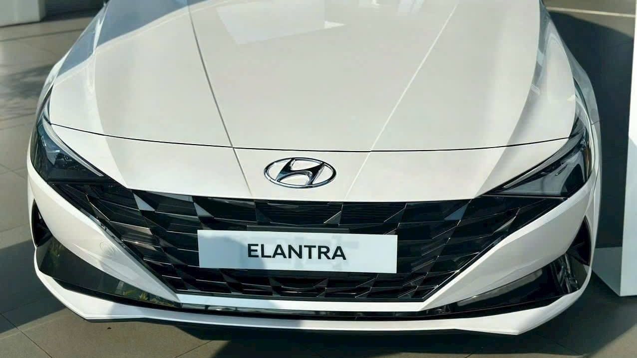 Đánh giá Hyundai Elantra 2024: Lột xác ngoạn mục, thể thao, năng động và hiện đại hơn Hyundai-elantra-2024-13--135544