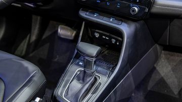 Ngoài ra, Hyundai Accent 2024 cũng chuyển qua dùng hộp số iVT cho vận hành mượt mà êm ái hơn