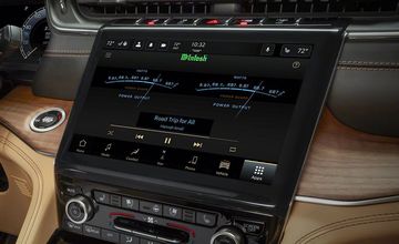 Việc Jeep vẫn sử dụng phím cơ học được nhiều chuyên gia và khách hàng đánh giá cao.