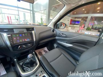 Màn hình trung tâm kích thước lớn và dễ thao tác