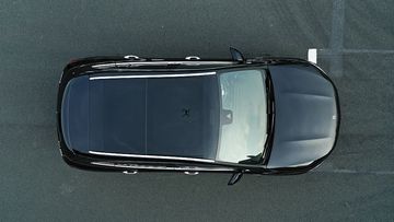 Mercedes-AMG GLA 45 S 4MATIC+ còn trang bị cửa sổ trời toàn cảnh Panorama