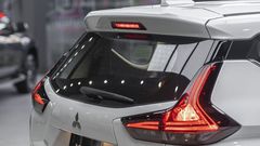 Đèn hậu tách rời nhường cho đường gân của ngôn ngữ Dynamic Shield trên Mitsubishi Xpander AT