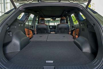 Có thể tăng dung tích cốp tối đa lên đến 1.829 lít khi gập hàng ghế cuối