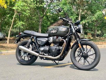 Triumph Speed Twin 900 2023 màu ghi xám