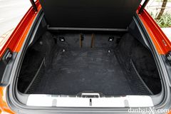 Dung tích khoang hành lý của Porsche Panamera 2023 là 495 lít