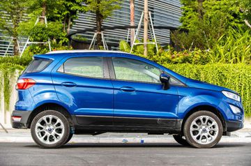EcoSport Có vô lăng thiết kế đơn điệu hơn 