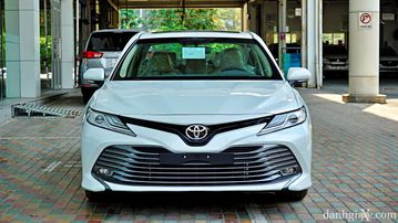 So sánh nhanh Toyota Camry 2020 và VinFast LUX A2.0 2020 9 toyota camry 2020 danhgiaxe 1 010000