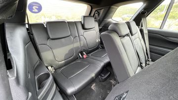 Hàng ghế thứ 3 có không gian vừa đủ cho chiều cao 1m65 - 1m7.