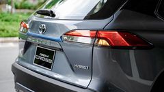 Đuôi xe cá tính và góc cạnh của Toyota Corolla Cross 1.8HV