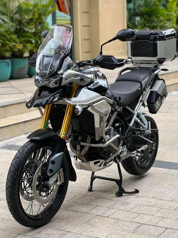Tiger 900 Rally Pro được trang bị đầy đủ với 25 phụ kiện giúp các Biker chinh phục mọi địa hình