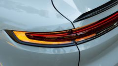 Porsche Cayenne 2024 thiết kế đèn báo rẽ 4 điểm mới, thanh mảnh và tinh tế hơn