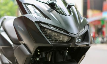 Thiết kế phía trước của Honda Vario 160 hầm hố, mạnh mẽ