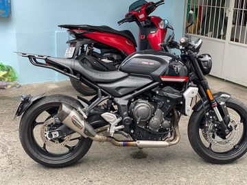 Phần đuôi xe được vuốt cao tối giản