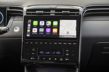 Hyundai Tucson 2023 được trang bị tiêu chuẩn màn hình cảm ứng trung tâm 10.25 inch trên tất cả phiên bản