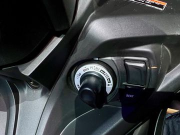 Smartkey  chỉ có trên bản cao cấp, bản ABS và bản giới hạn