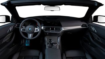 Bảng táp lô trên BMW 4 Series 2023 với giao diện điều khiển kỹ thuật số rất hiện đại