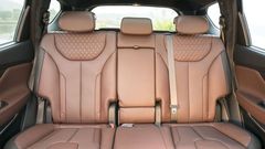 Hàng ghế thứ ba trên Hyundai SantaFe 2023 phù hợp cho chiều cao trung bình 1m65