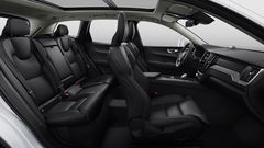 Ghế ngồi bọc da Nappa màu đen, kết hợp với nội thất ốp màu xám trên Volvo XC60 2022