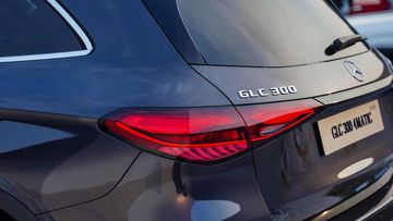 Cụm đèn hậu Mercedes-Benz GLC 2023 có nhiều điểm tương đồng với mẫu C-Class thế hệ mới