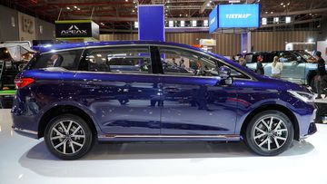 Thân xe BYD M6 2025 cũng sở hữu thiết kế lịch lãm và hiện đại