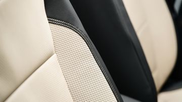 Bề mặt Volkswagen Virtus 2023 có các lỗ thông hơi giúp người ngồi thoải mái hơn