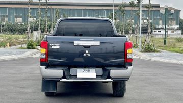 Thiết kế tổng thể đuôi xe trông chưa được đồng bộ với sự hầm hố của đầu và thân xe