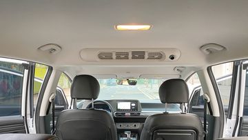 Hệ thống cửa gió tích hợp trên trần xe là trang bị tiêu chuẩn