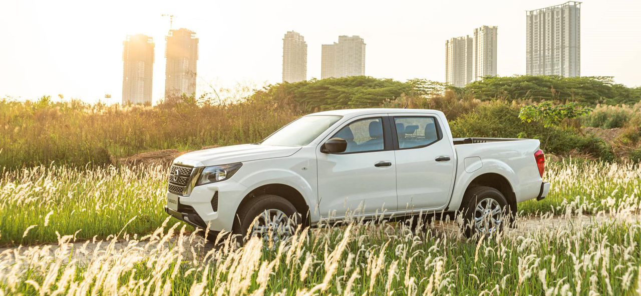 Đánh giá Nissan Navara 2023 về giá, nội ngoại thất, động cơ