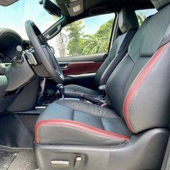 Hàng ghế phía trước của Toyota Fortuner 2023