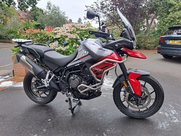 Triumph Tiger 850 Sport 2023 sở hữu thiết kế nhỏ gọn, yên xe có thể điều chỉnh chiều cao theo tư thế của người lái