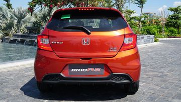 Phần ốp gầm trên Brio RS được làm tối màu tăng tính nổi bật