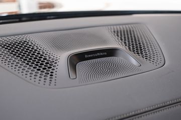 hệ thống âm thanh cao cấp B&W với 20 loa cùng tổng công suất 1475W