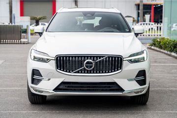 Các bản thường sở hữu lưới tản nhiệt có viền mạ chrome