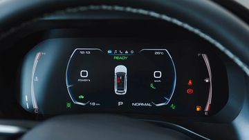 Haval Jolion 2025 cũng trang bị màn hình đa thông tin màu 7 inch, cung cấp khá đầy đủ các thông tin cần thiết